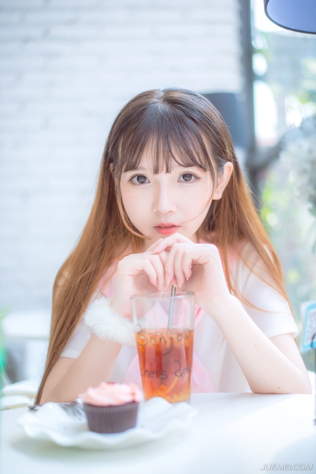 相信爱情，即使它给你带来悲哀也要相信爱情。